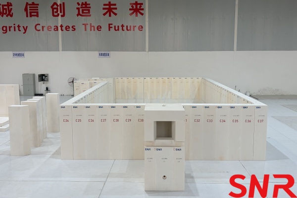 Hot and Cold Combined Insulation Construction Technology for the Crown of glass furnaces